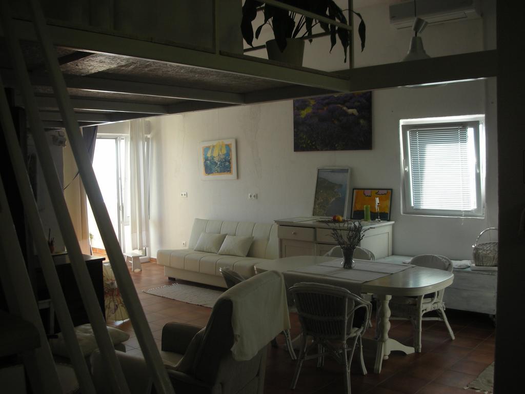 Apartment Croatia Art Drasnice Rom bilde