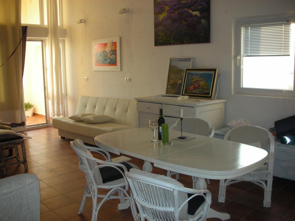 Apartment Croatia Art Drasnice Rom bilde