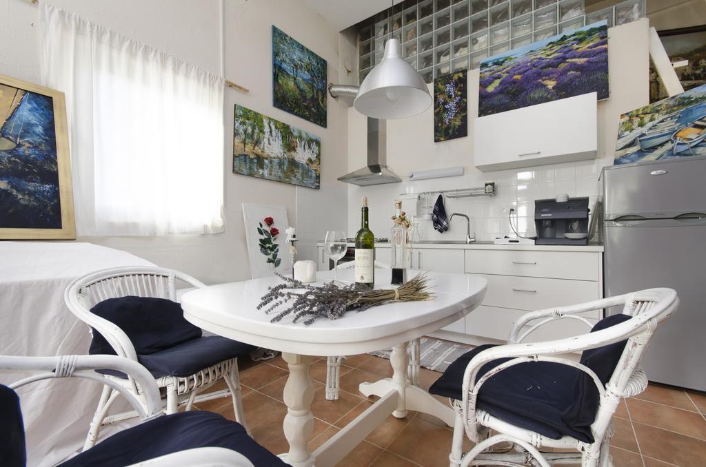 Apartment Croatia Art Drasnice Rom bilde