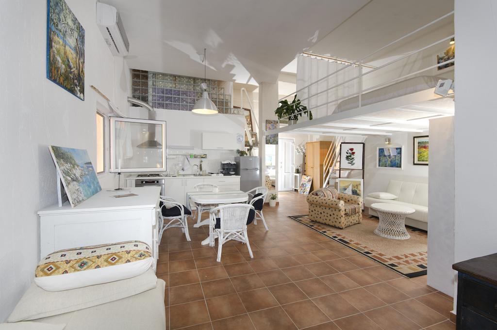 Apartment Croatia Art Drasnice Rom bilde